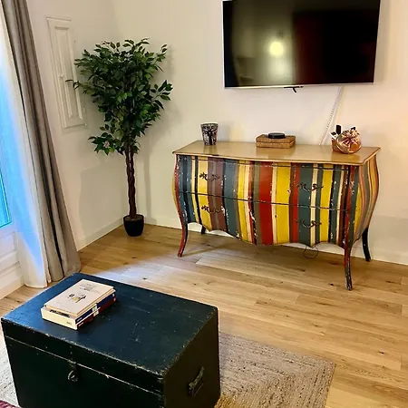 Joyau Au Coeur De La Vieille De *