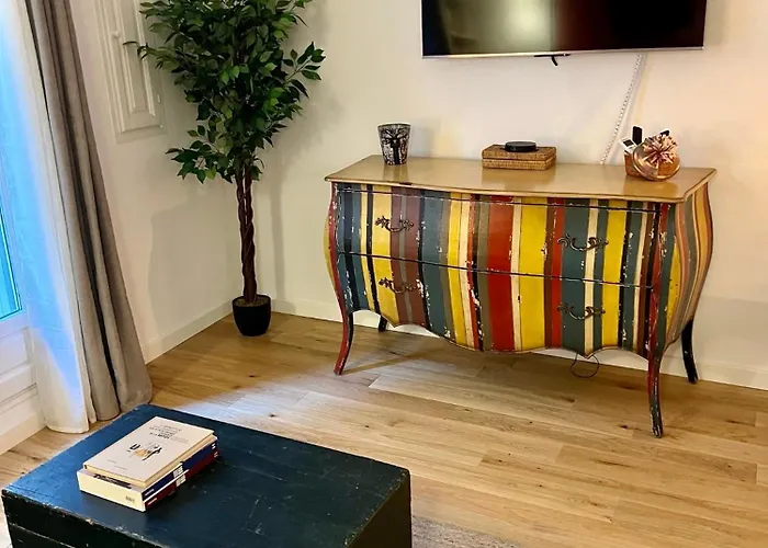 Joyau Au Coeur De La Vieille De *